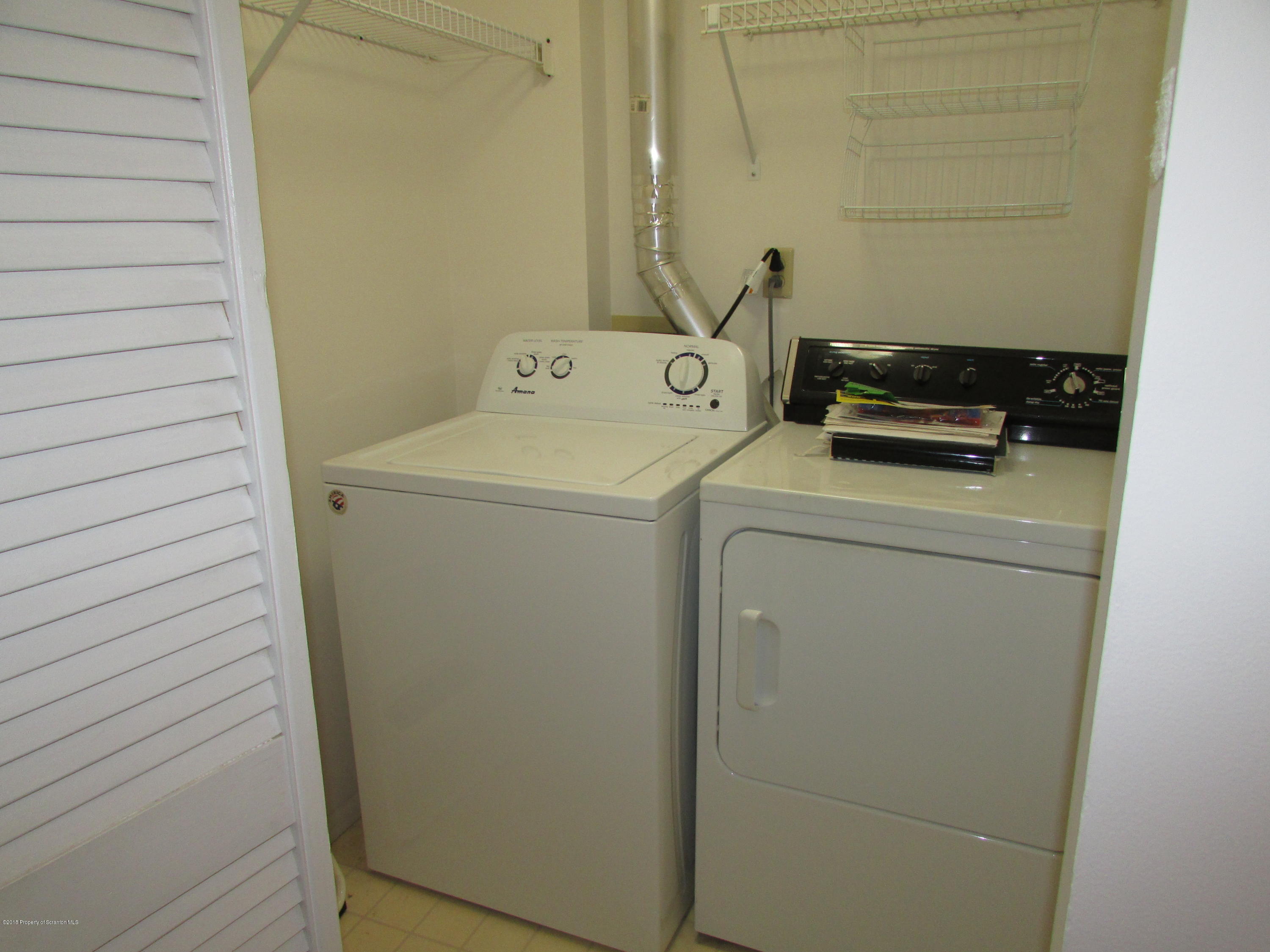 1506 Summit Pointe Drive Scranton, PA 18508 - Photo 13 of 28 Gallery Image 13