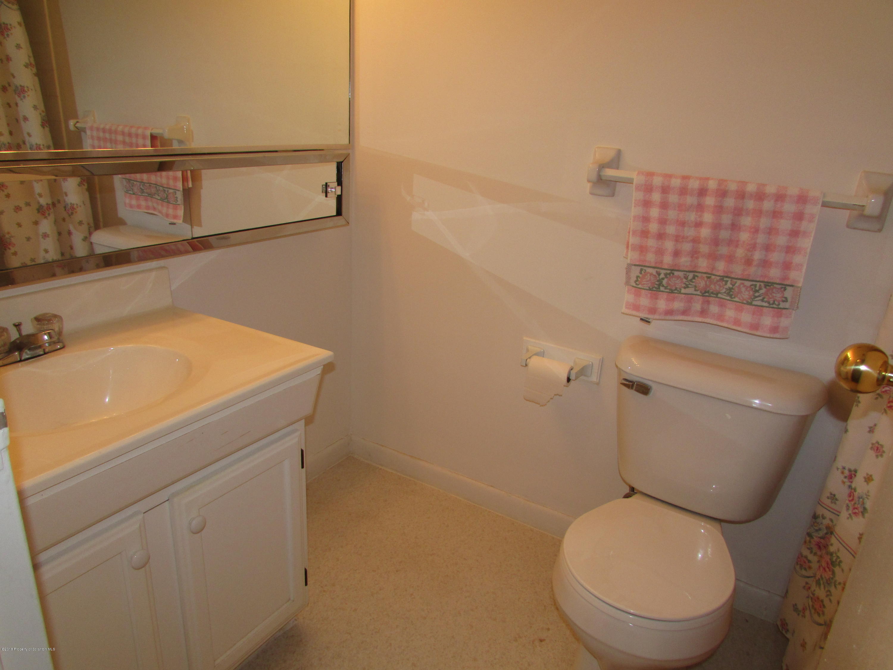 1506 Summit Pointe Drive Scranton, PA 18508 - Photo 14 of 28 Gallery Image 14