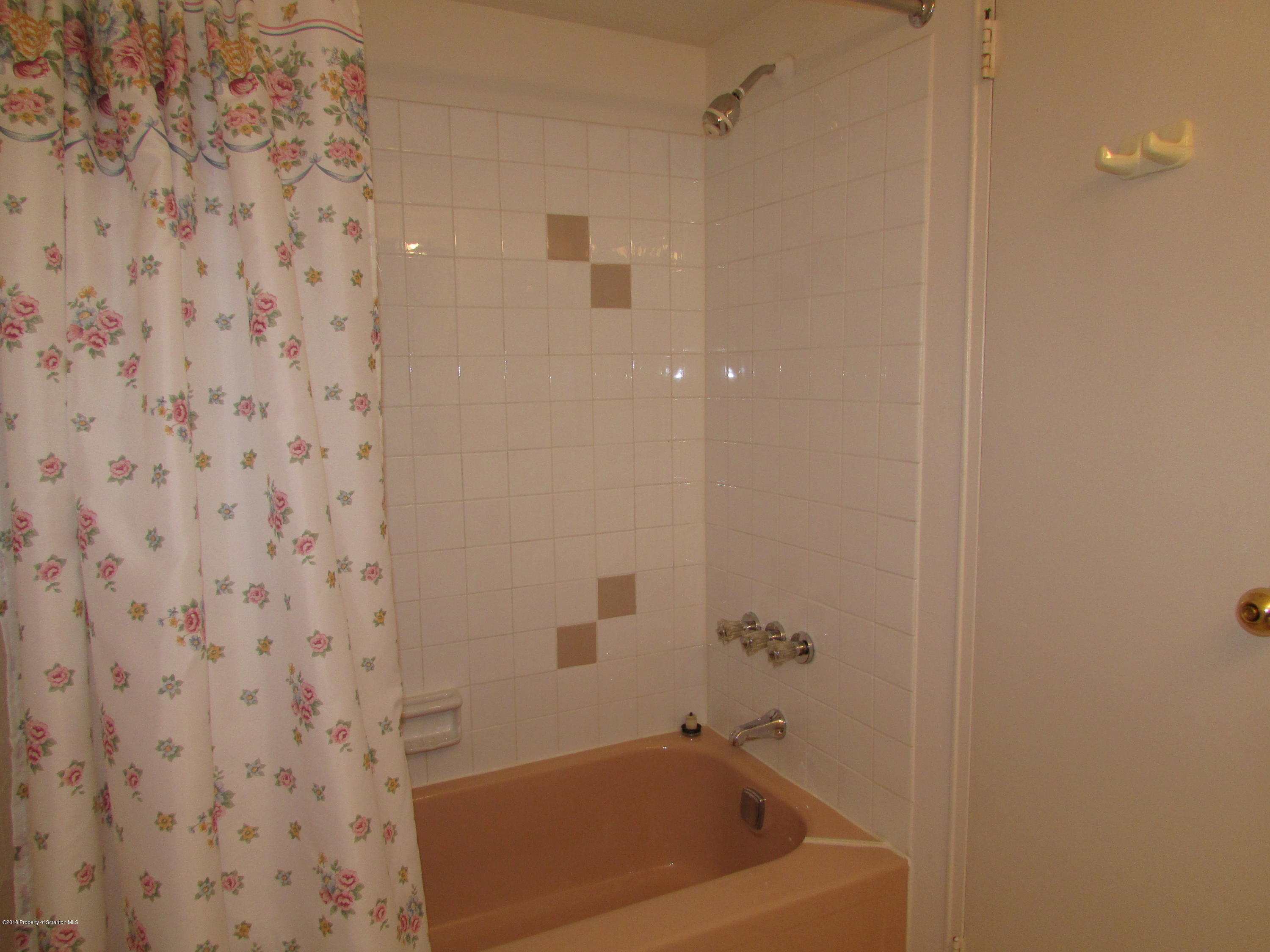 1506 Summit Pointe Drive Scranton, PA 18508 - Photo 15 of 28 Gallery Image 15