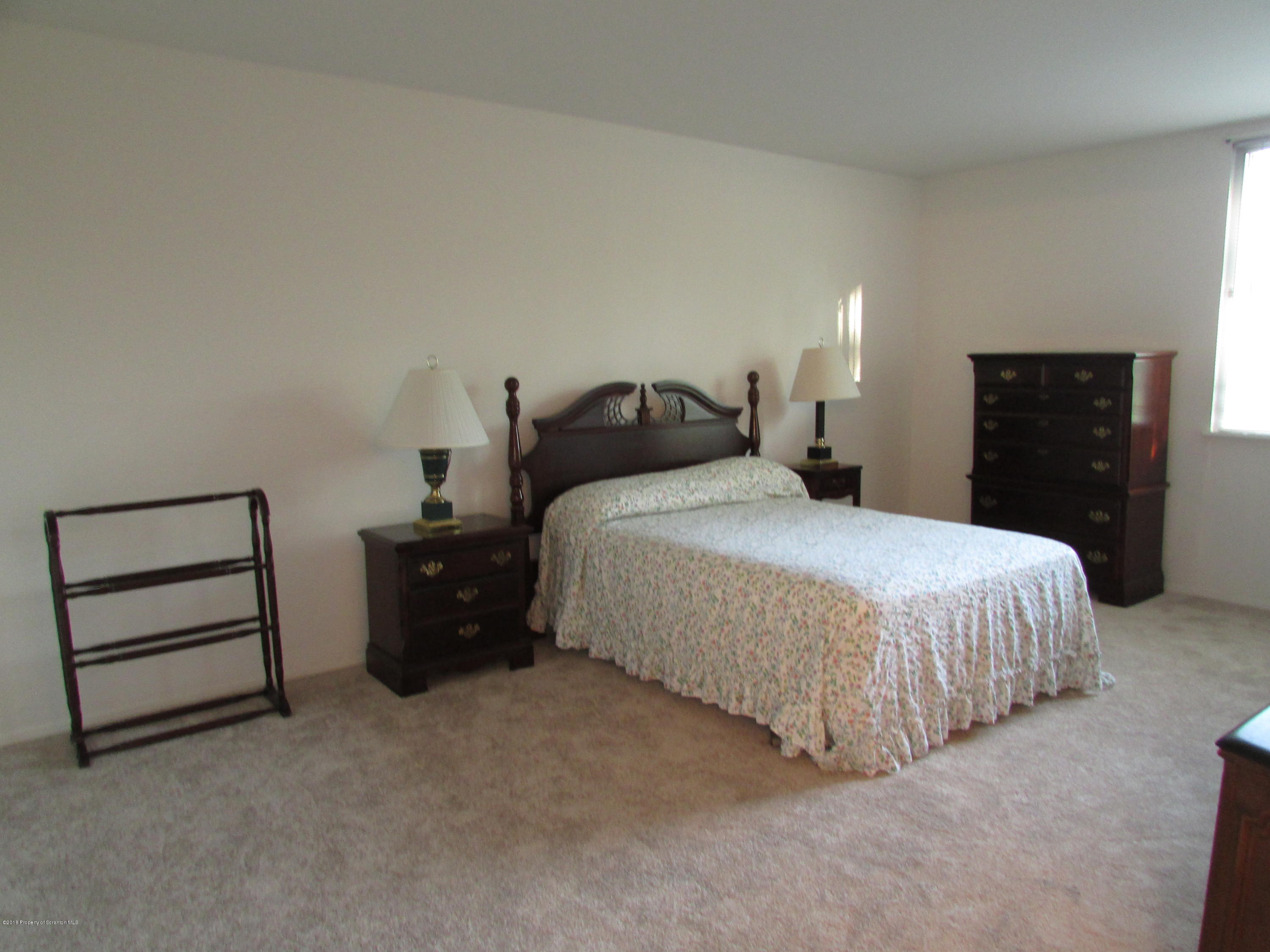 1506 Summit Pointe Drive Scranton, PA 18508 - Photo 16 of 28 Gallery Image 16