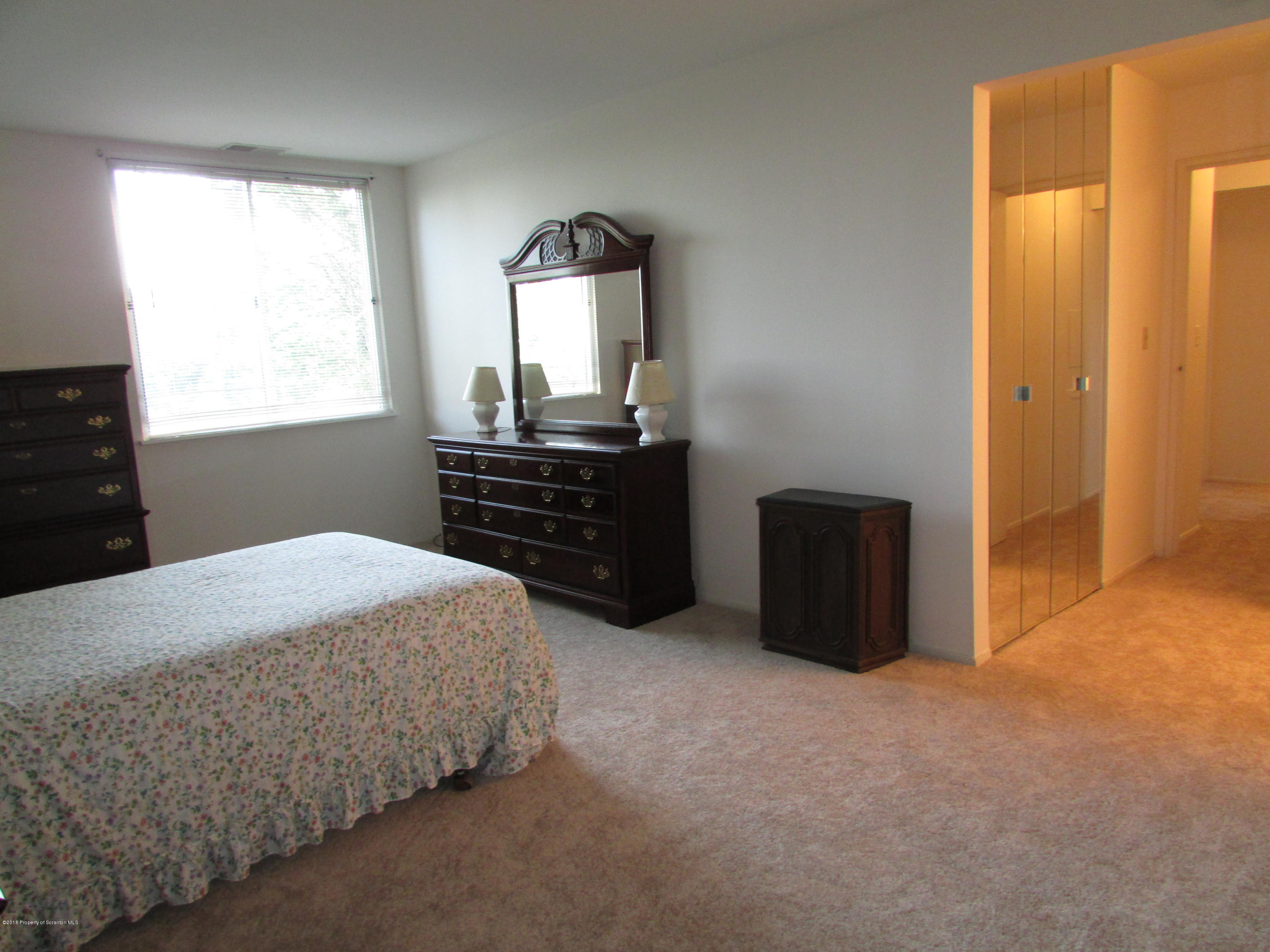 1506 Summit Pointe Drive Scranton, PA 18508 - Photo 18 of 28 Gallery Image 18