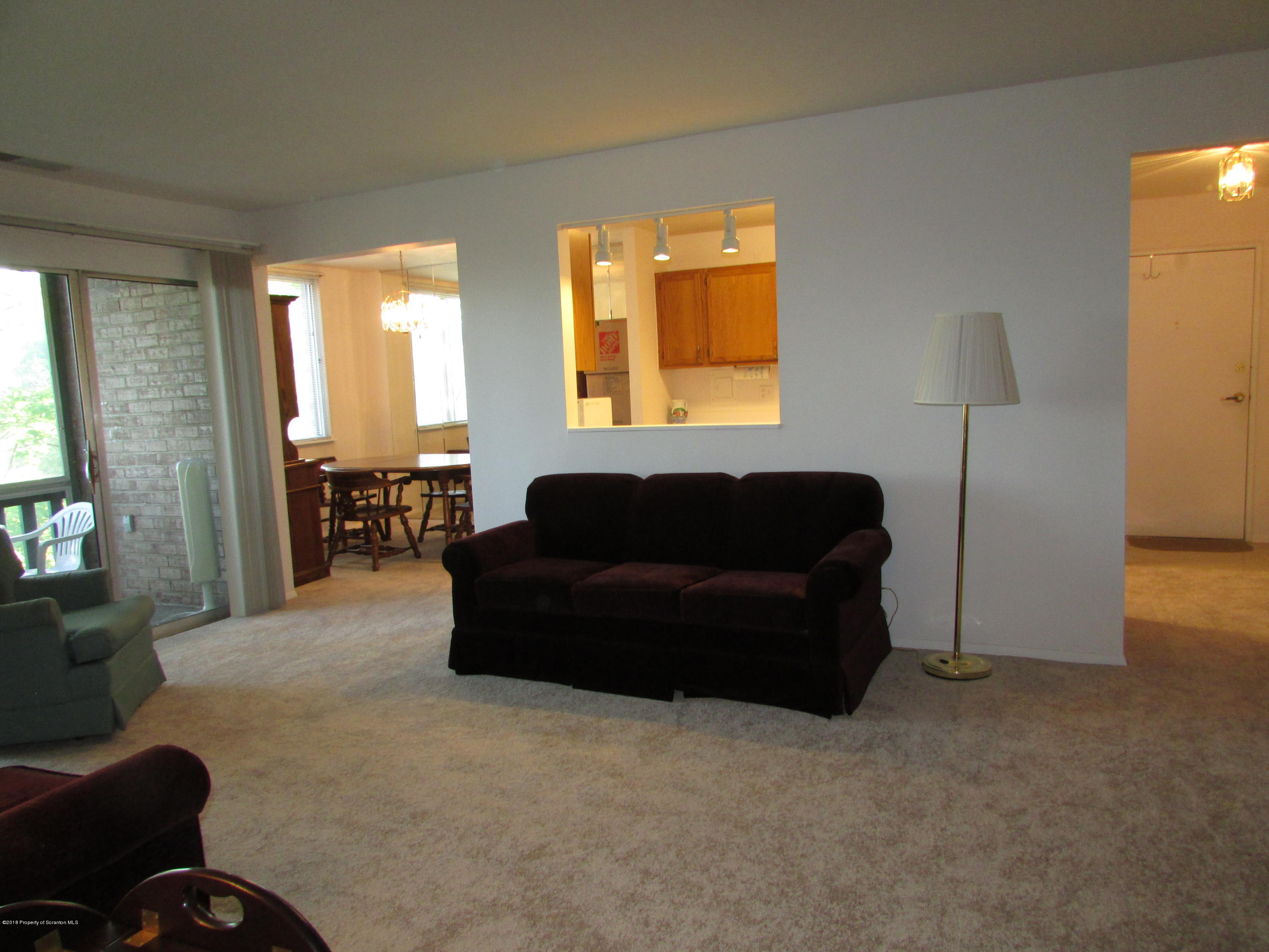 1506 Summit Pointe Drive Scranton, PA 18508 - Photo 6 of 28 Gallery Image 6