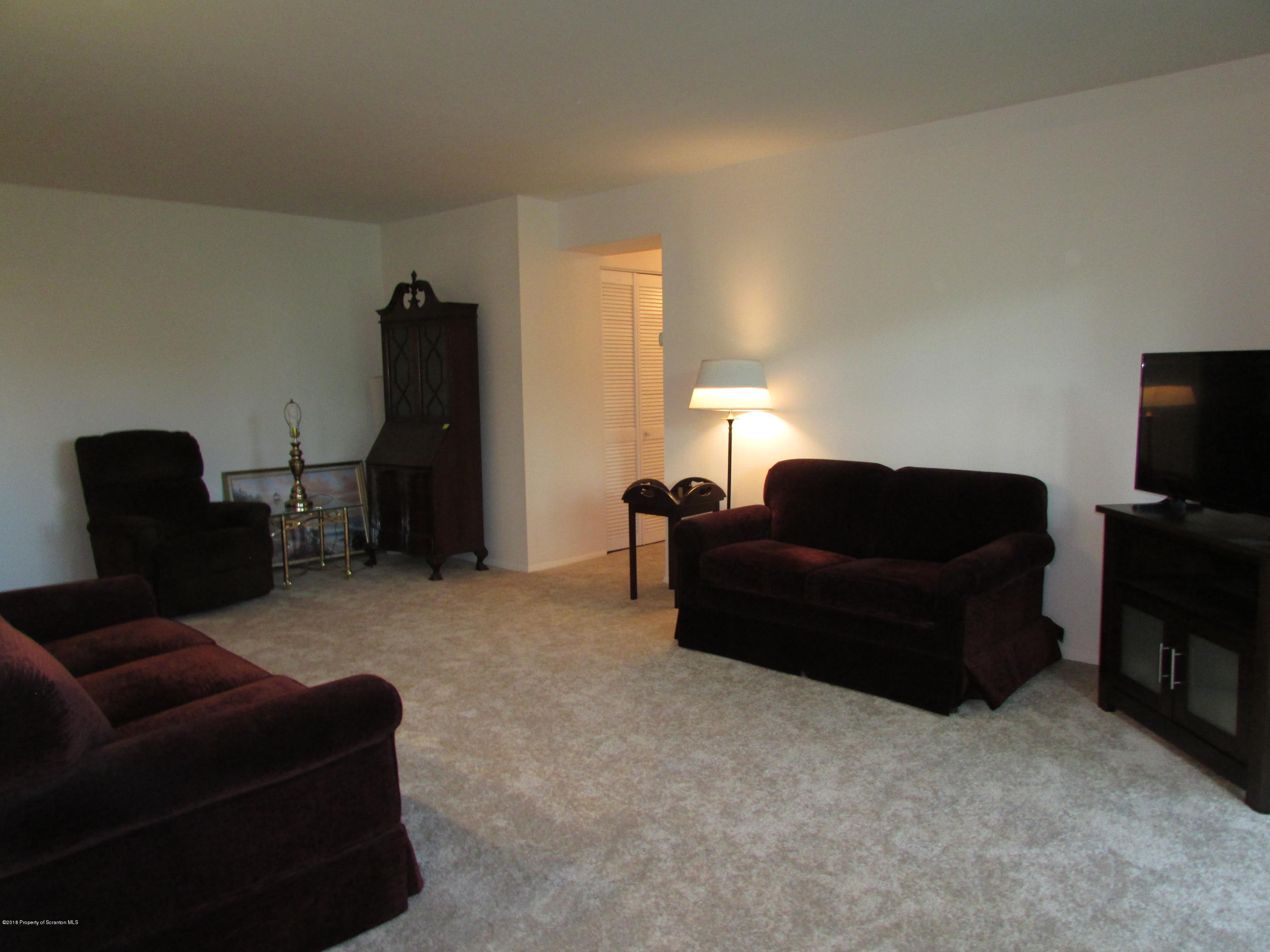 1506 Summit Pointe Drive Scranton, PA 18508 - Photo 7 of 28 Gallery Image 7