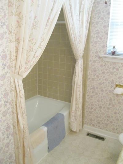 7300 Noah Reid Road Chattanooga, TN 37421 - Photo 10 of 23 Hall Bath ceramic tile