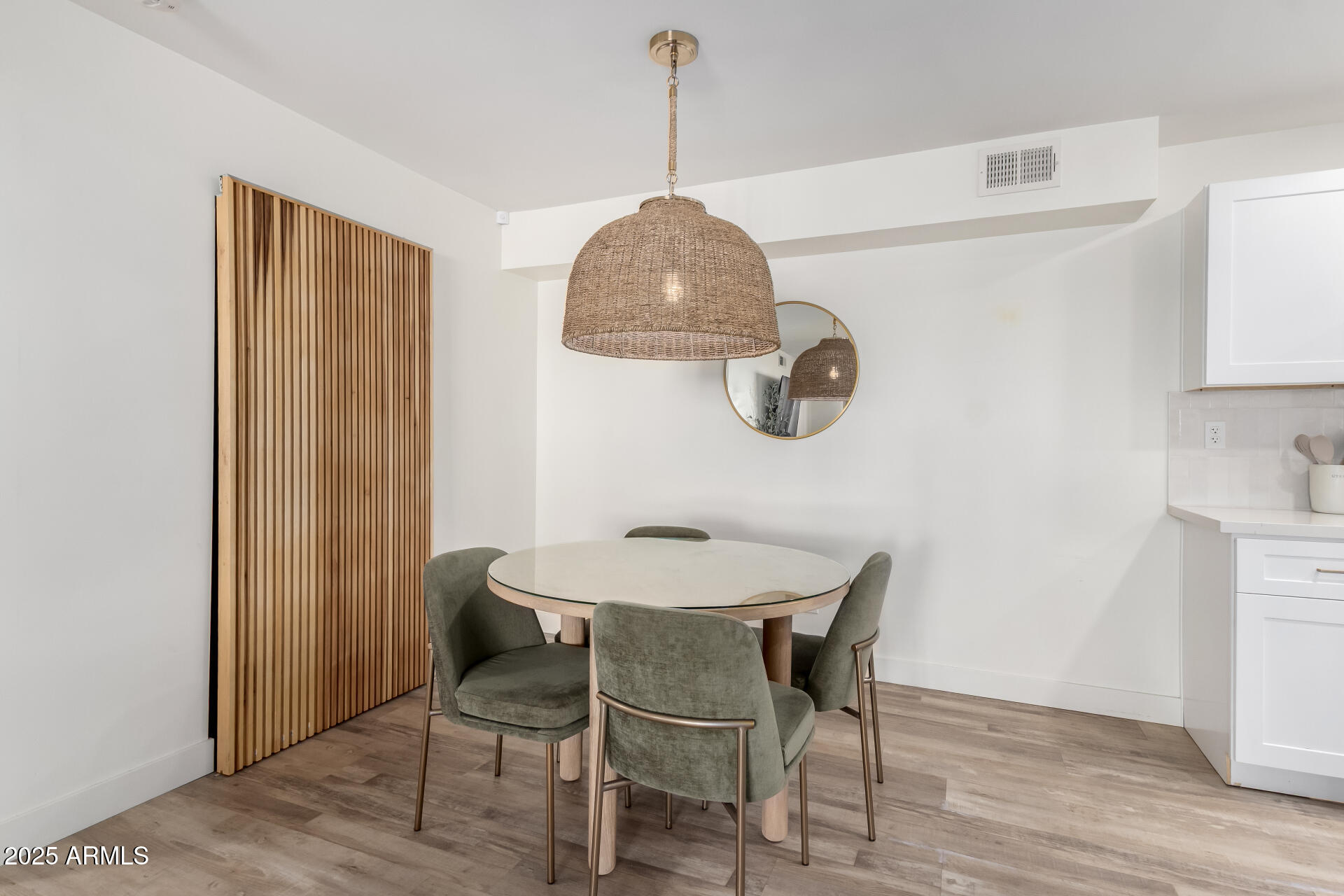 6480 North 82nd Street, Unit 1138 Scottsdale, AZ 85250 - Photo 5 of 11 Kitche dining