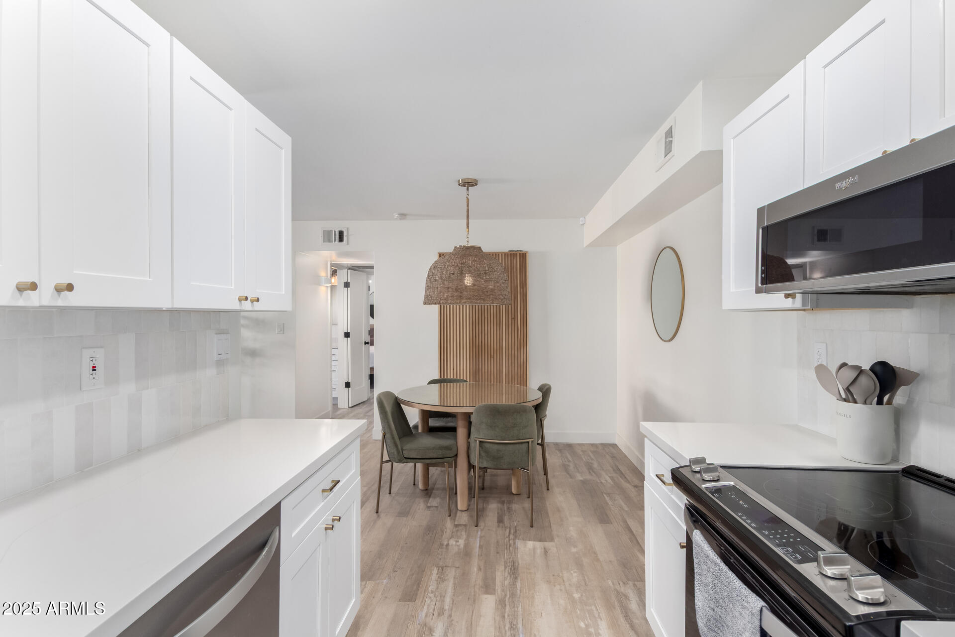 6480 North 82nd Street, Unit 1138 Scottsdale, AZ 85250 - Photo 8 of 11 Kitchen and dining