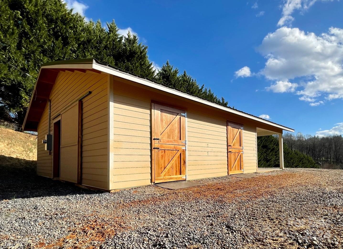 50 Glance Cove Road Clyde, NC 28721 - Photo 6 of 27 a backyard of a house with lots of green space