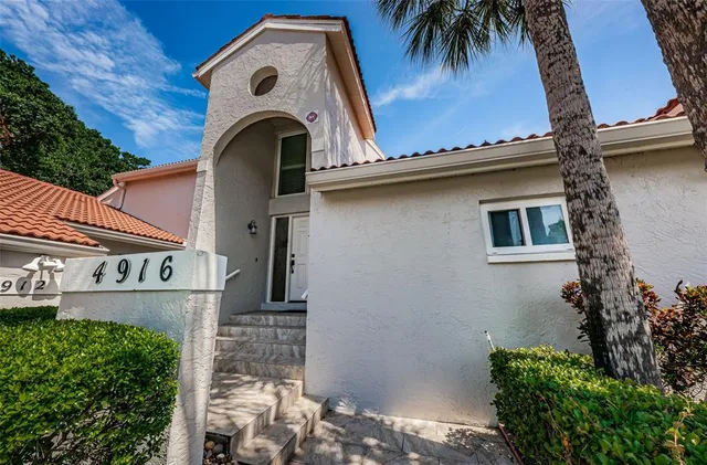 a view of an empty room with wooden floor and cabinet