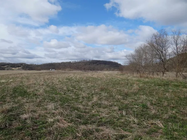 $993,500 | 151.68-acres Rattlesnake Road, Cassville, WI 53806