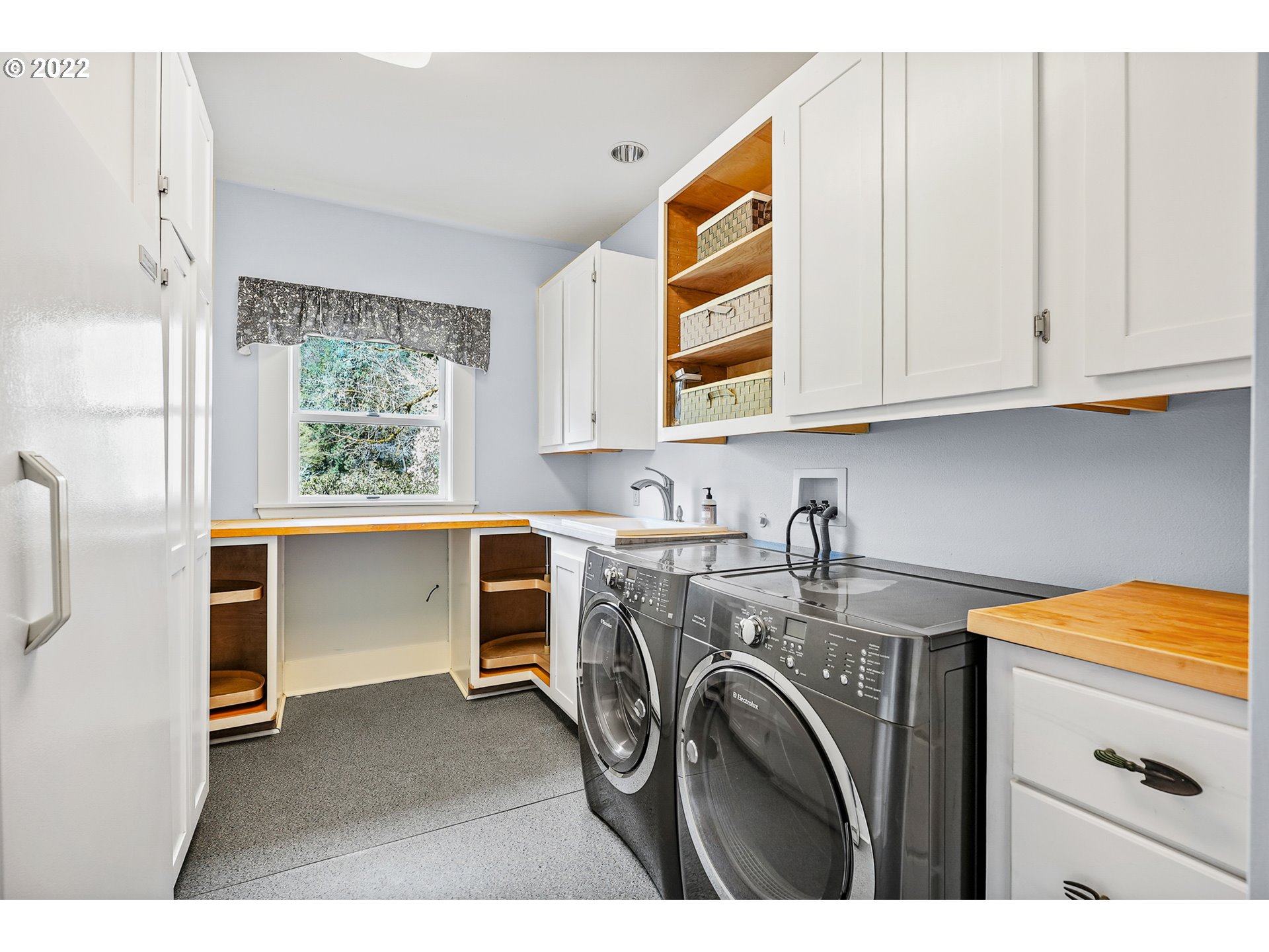 35719 Southeast Lusted Road Boring, OR 97009 - Photo 10 of 32 a utility room with stainless steel appliances granite countertop a washer and dryer