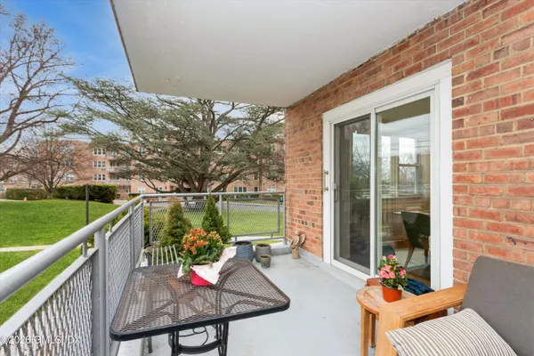 $985,000 | 3 Putnam Hill, Unit 2G, Greenwich, CT 06830