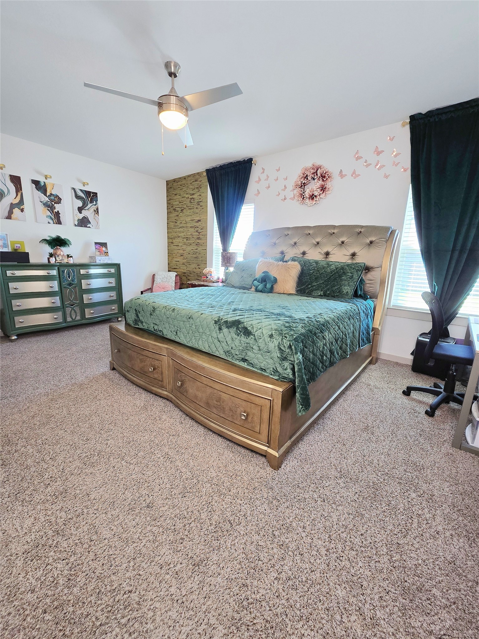 7722 Caspian Ranch Drive Rosharon, TX 77583 - Photo 9 of 15 a bed room with furniture and a flat screen tv