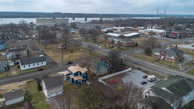 $184,900 | 207 East 4th Street, Metropolis, IL 62960