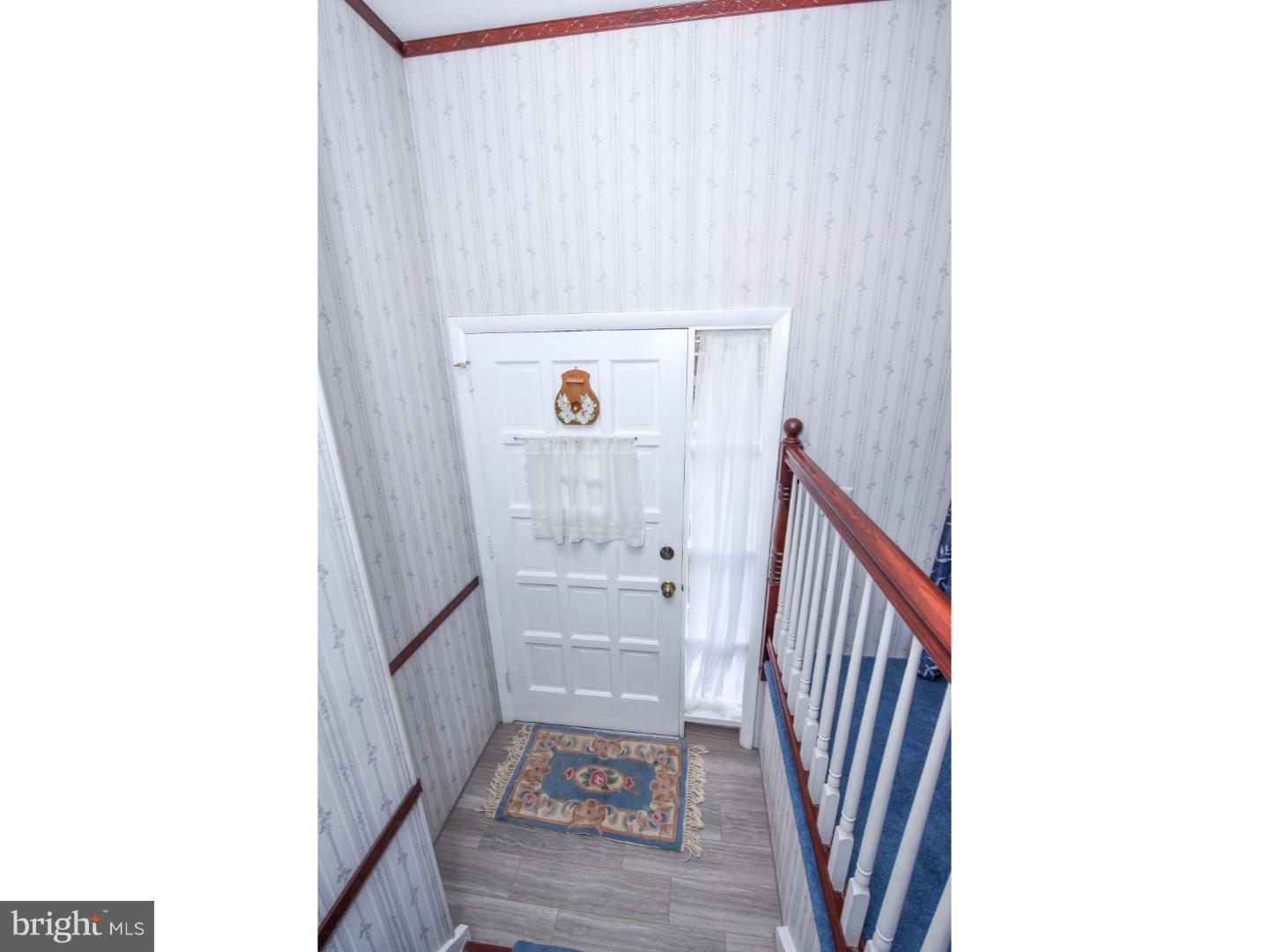 12117 Medford Road Philadelphia, PA 19154 - Photo 2 of 22 Foyer