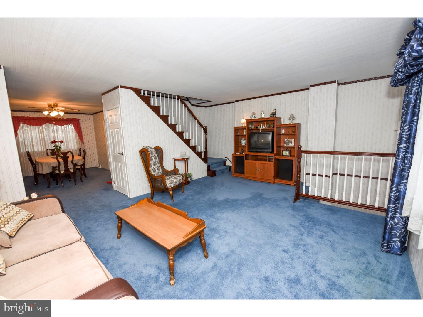 12117 Medford Road Philadelphia, PA 19154 - Photo 3 of 22 Living Room