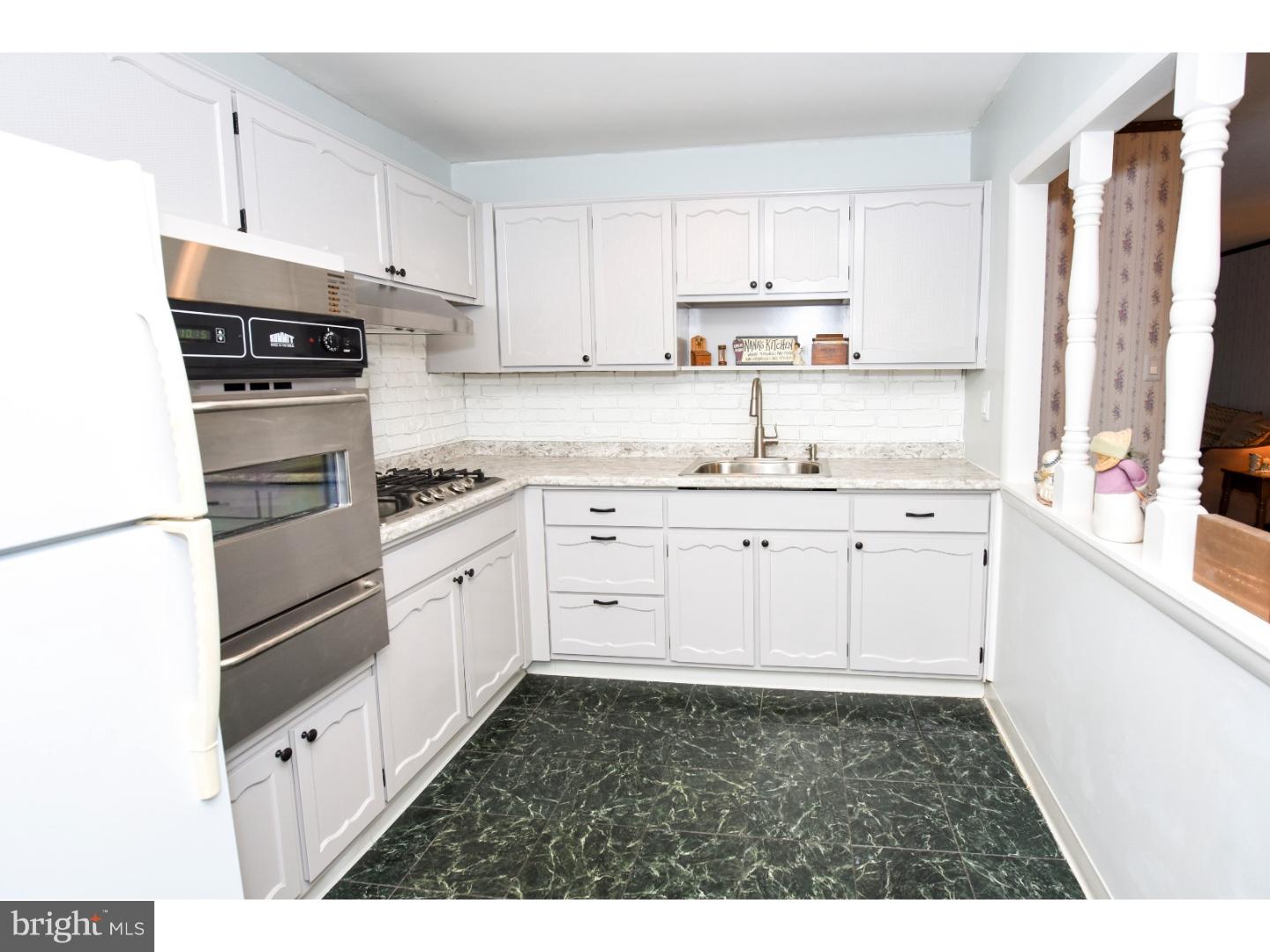 12117 Medford Road Philadelphia, PA 19154 - Photo 10 of 22 Kitchen
