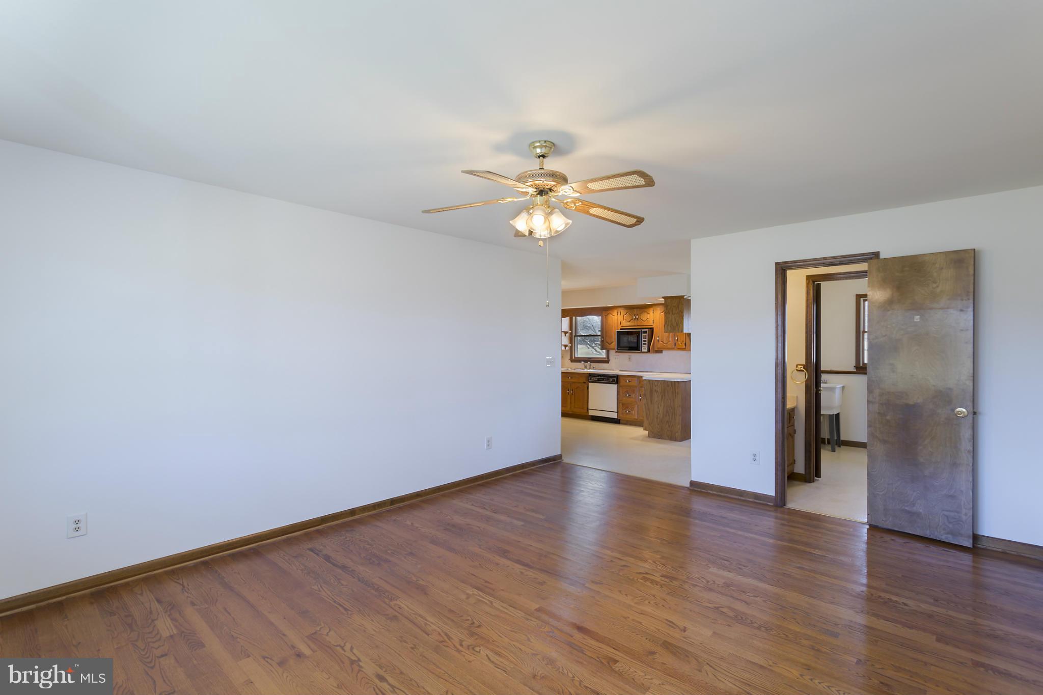 12396 Frederick Road West Friendship, MD 21794 - Photo 10 of 30 Family Room