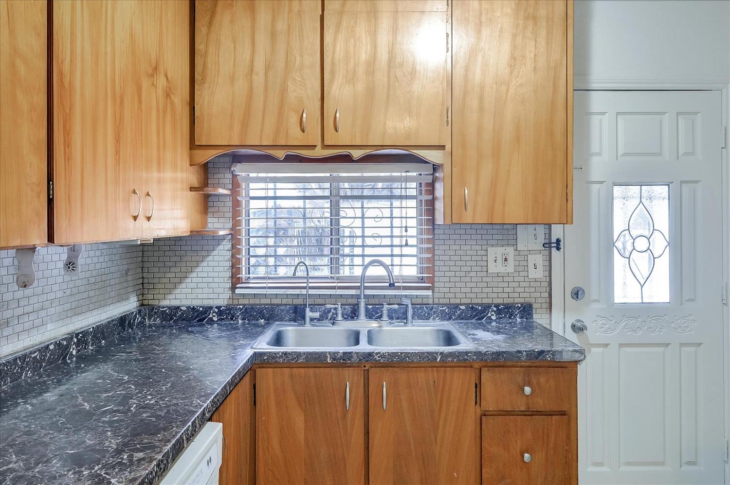 1821 West Hatch Road Modesto, CA 95351 - Photo 8 of 24 Gallery Image 8