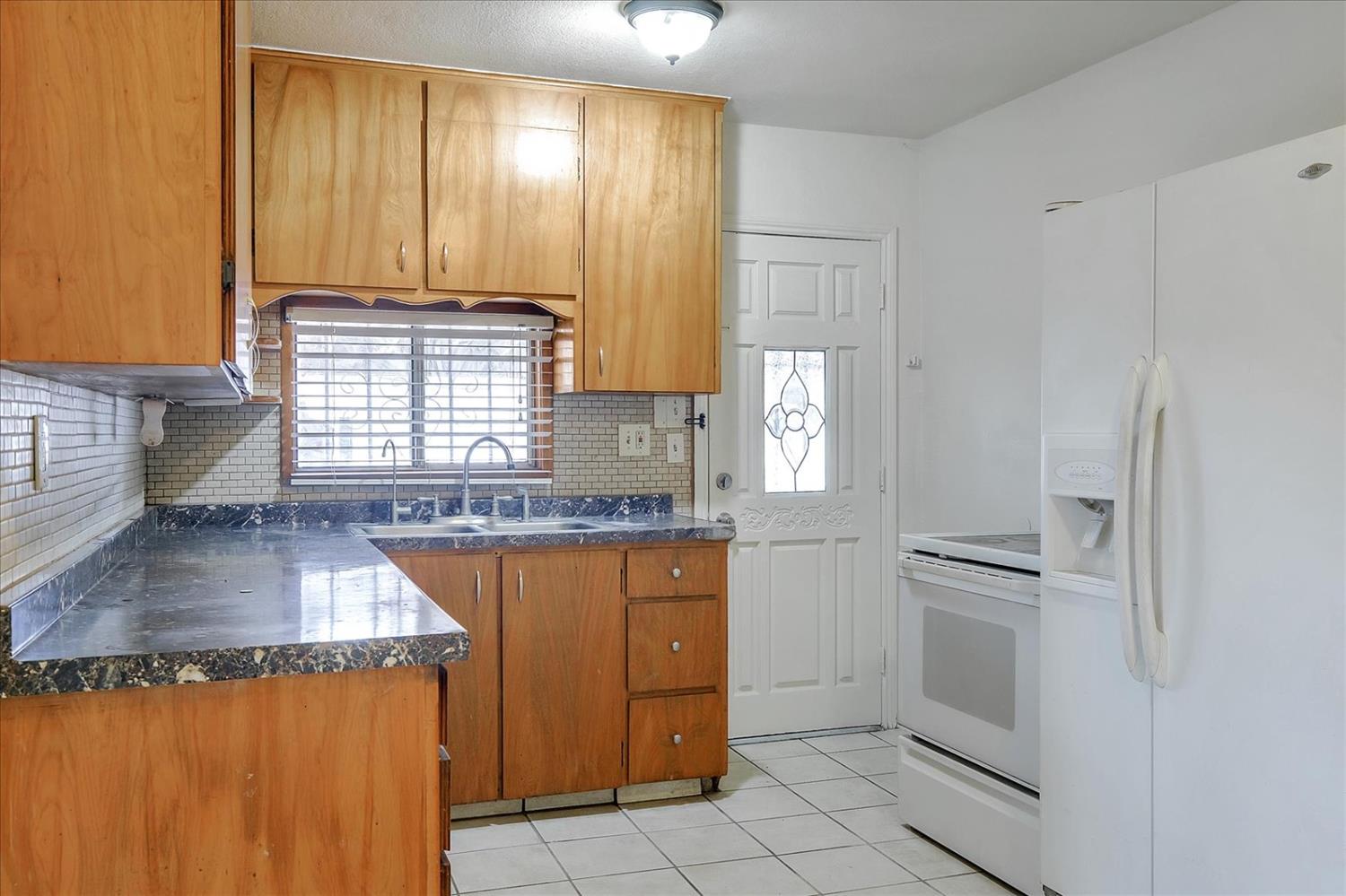 1821 West Hatch Road Modesto, CA 95351 - Photo 9 of 24 Gallery Image 9
