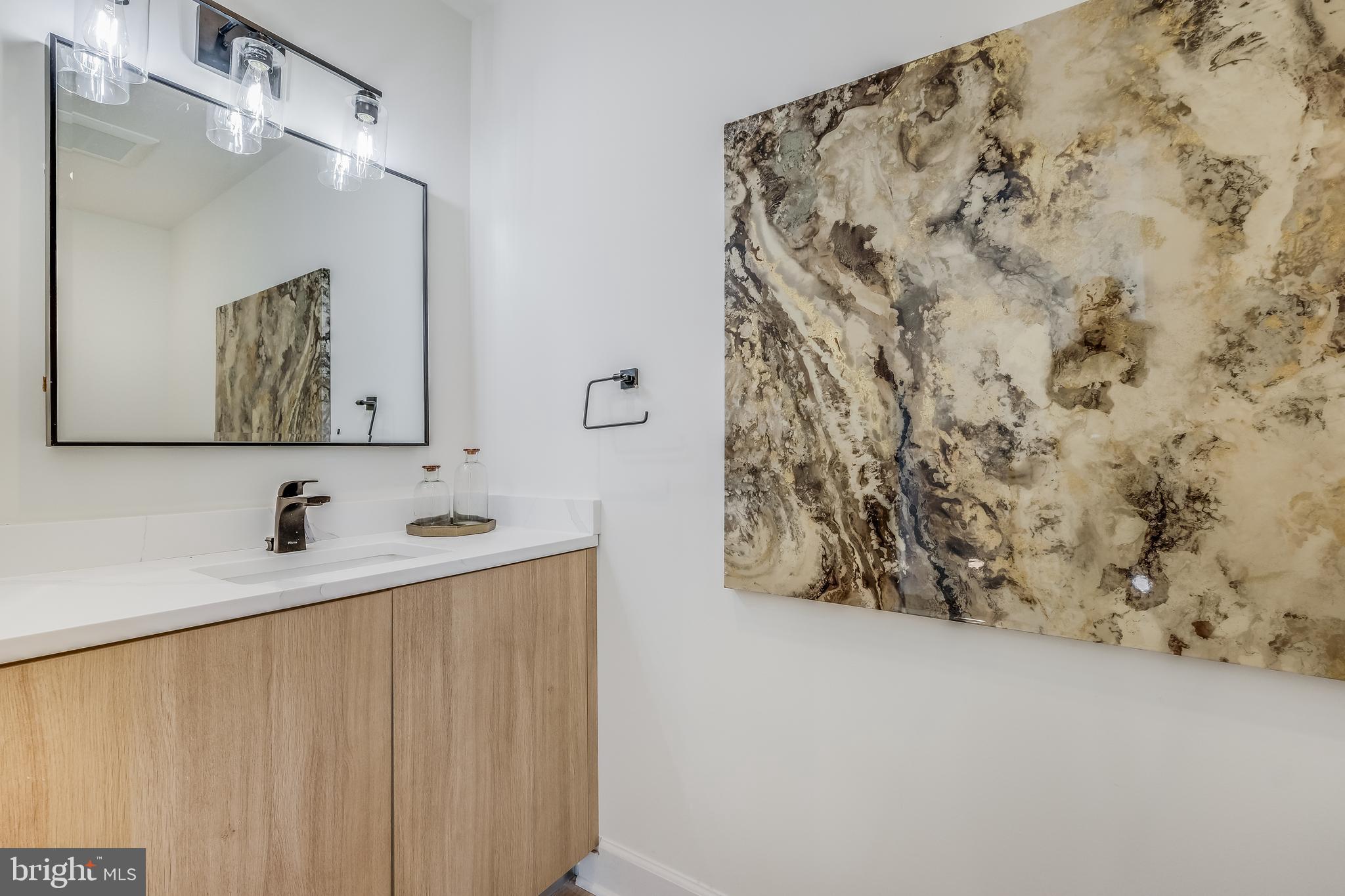 401 K Street Northeast, Unit A Washington, DC 20002 - Photo 14 of 26 2nd full bath