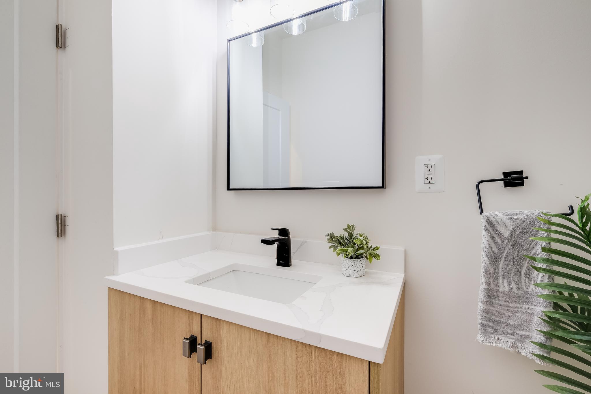 401 K Street Northeast, Unit A Washington, DC 20002 - Photo 6 of 26 1/2 bath for guests