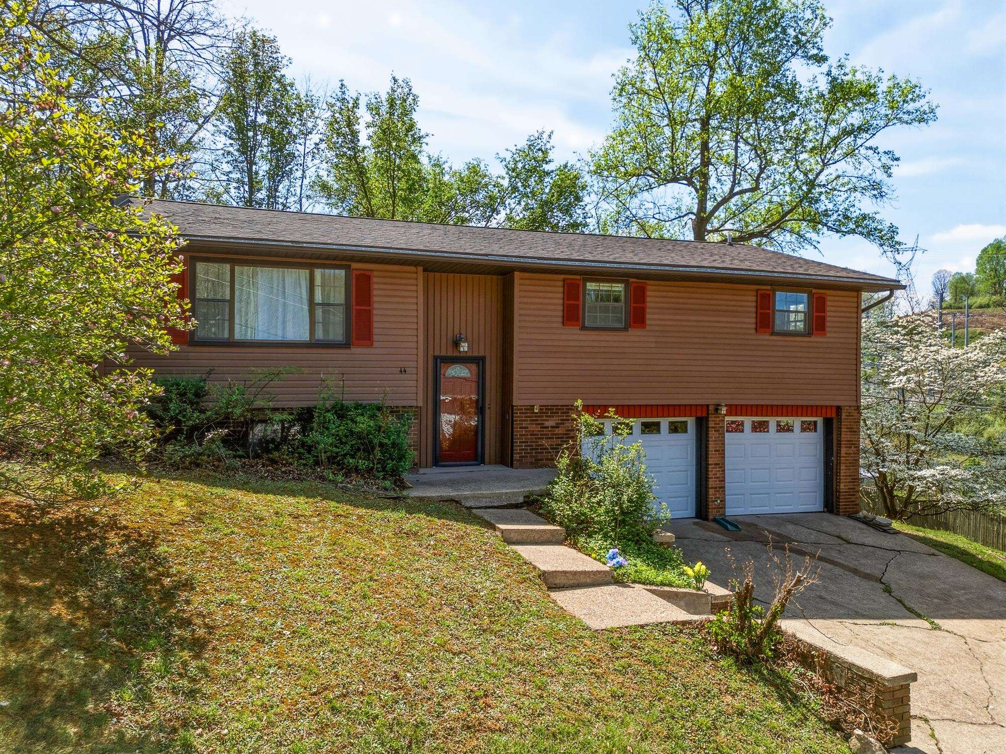 44 May Road Huntington, WV 25704 - Photo 1 of 32 Gallery Image 1
