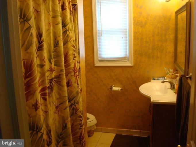 5923 Augusta Drive Springfield, VA 22150 - Photo 3 of 11 Bath #1