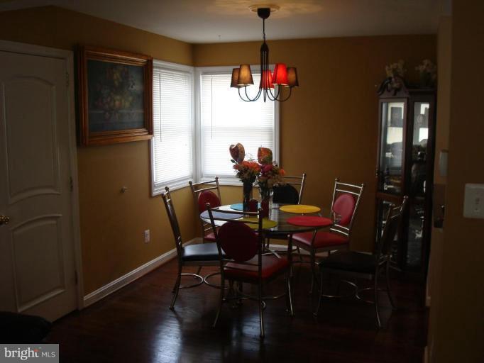 5923 Augusta Drive Springfield, VA 22150 - Photo 5 of 11 Breakfast Area