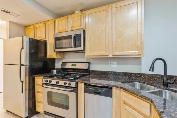 $1,950 | 702 Reba Place, Unit G2, Evanston, IL 60202