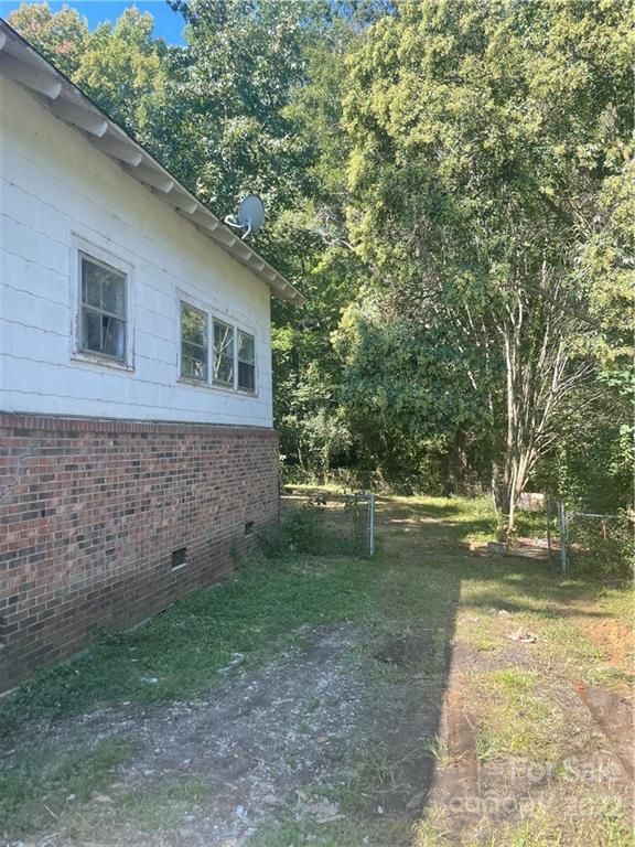 16 Cauthen Street Rock Hill, SC 29730 - Photo 9 of 11 a backyard of a house with lots of green space