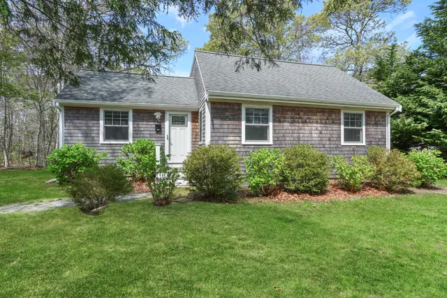 $1,193,000 | 50 Lantern Lane, Vineyard Haven, MA 02568