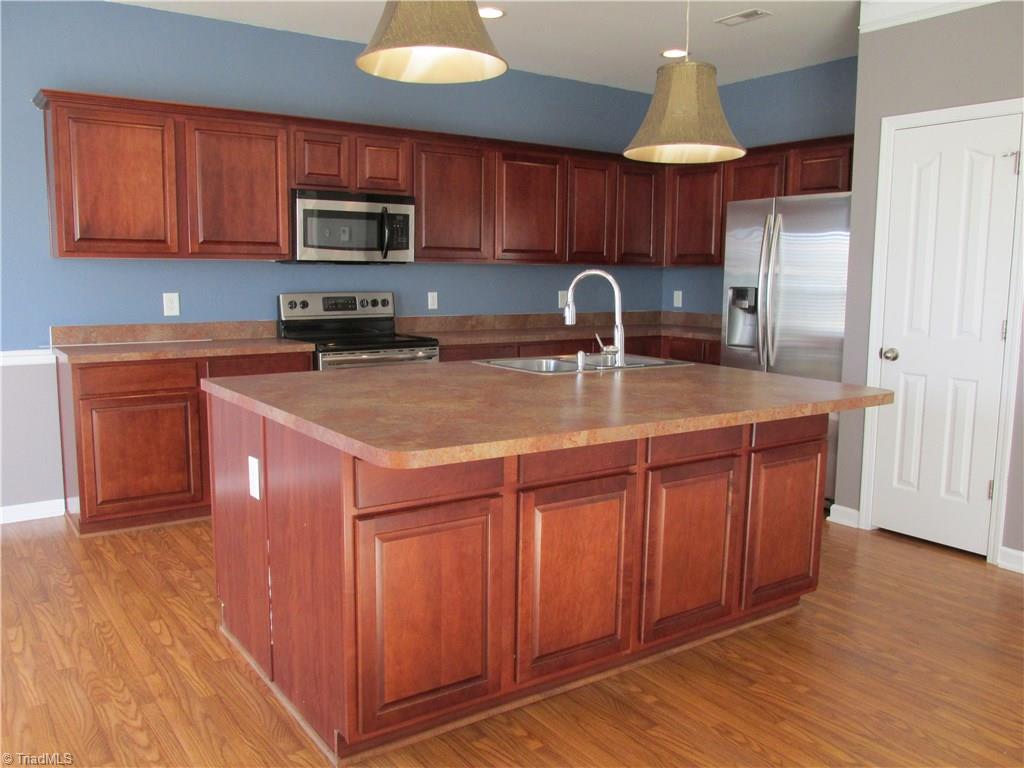 2216 Rindle Drive High Point, NC 27262 - Photo 7 of 23 Gallery Image 7