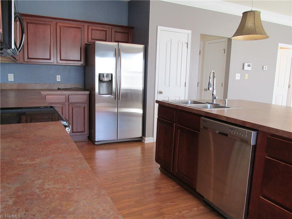 2216 Rindle Drive High Point, NC 27262 - Photo 8 of 23 Gallery Image 8