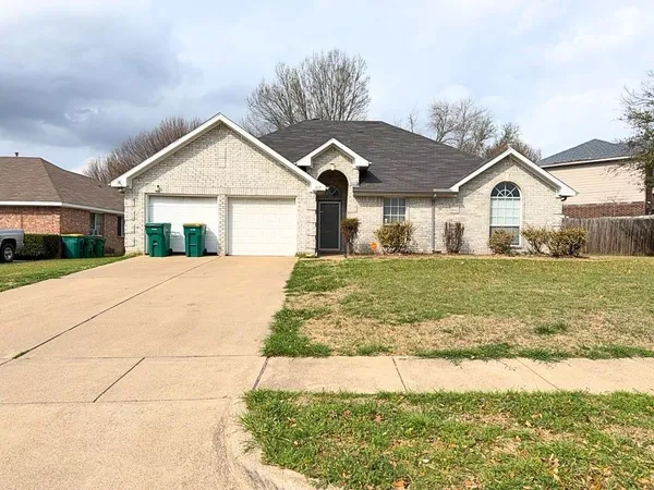 $2,095 | 317 Oak Meadow Lane, Cedar Hill, TX 75104