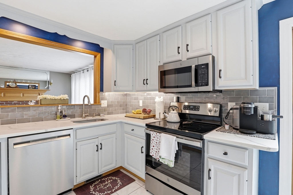 60 Old Farm Road Bridgewater, MA 02324 - Photo 15 of 42