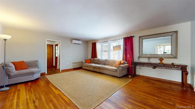 $7,000 | 178 Barnes Road, Unit MAIN HOUSE, Brookhaven, NY 11955