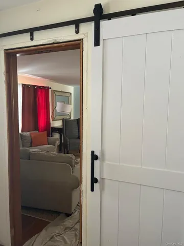 $7,000 | 178 Barnes Road, Unit MAIN HOUSE, Brookhaven, NY 11955