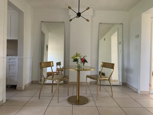$2,600 | 360 Meridian Avenue, Unit 4C, Miami Beach, FL 33139