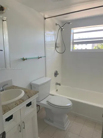 $2,600 | 360 Meridian Avenue, Unit 4C, Miami Beach, FL 33139