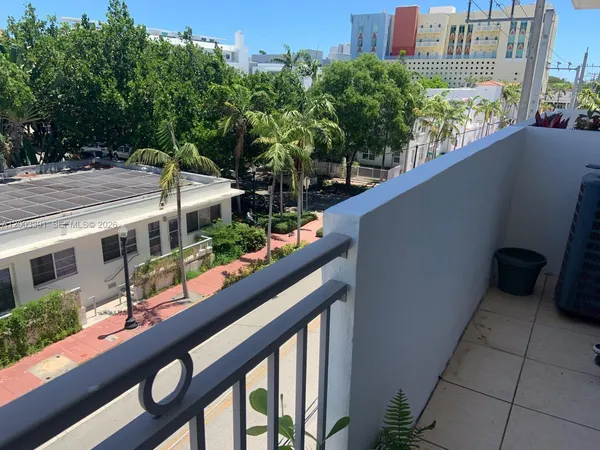 $2,600 | 360 Meridian Avenue, Unit 4C, Miami Beach, FL 33139