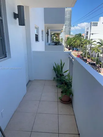 $2,600 | 360 Meridian Avenue, Unit 4C, Miami Beach, FL 33139
