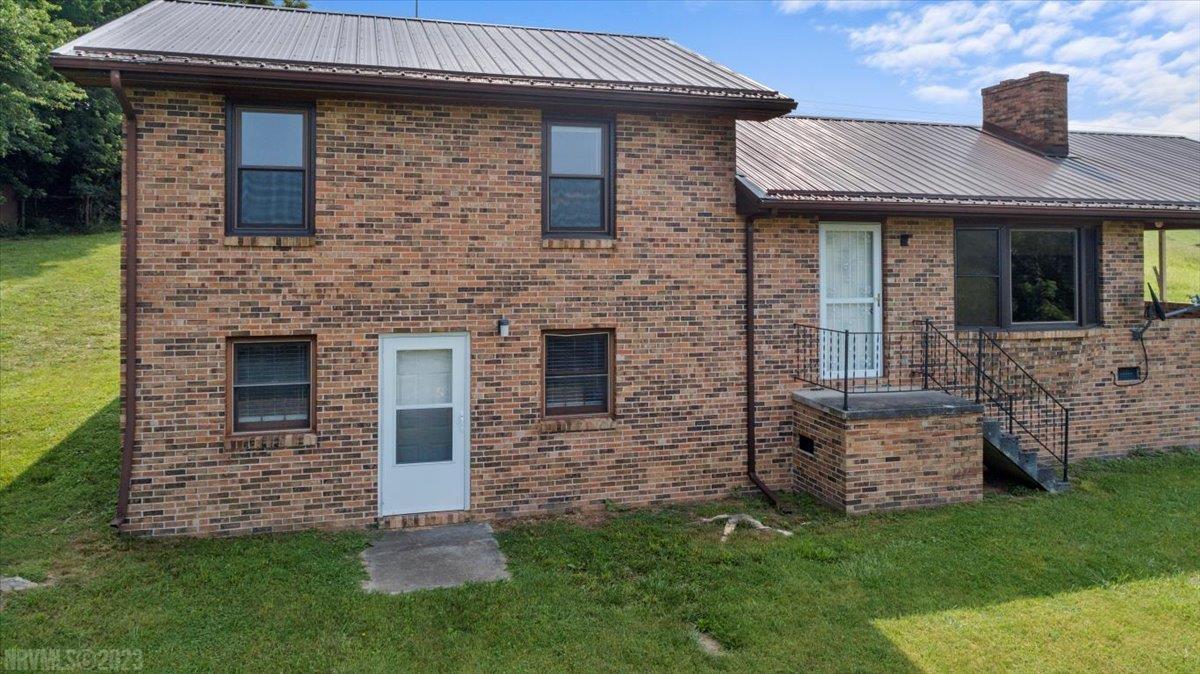 4498 Shelburne Road Radford, VA 24141 - Photo 6 of 61 Gallery Image 6
