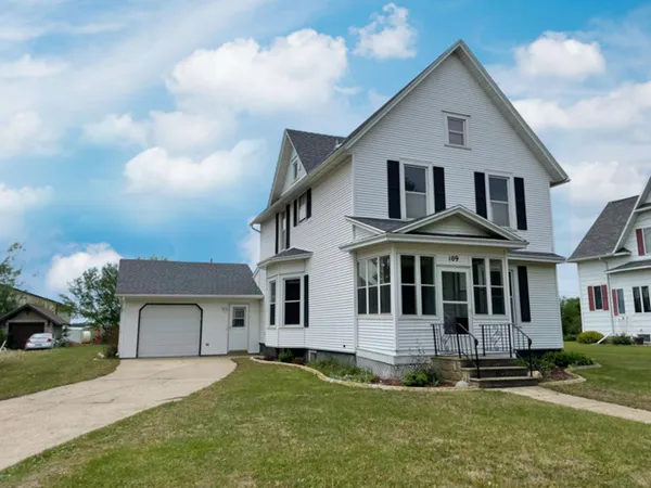 $98,500 | 109 White Street North, Comfrey, MN 56019