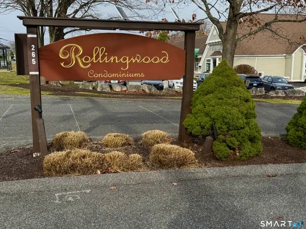 $2,200 | 3 Falmouth Court, Unit 3, Brookfield, CT 06804