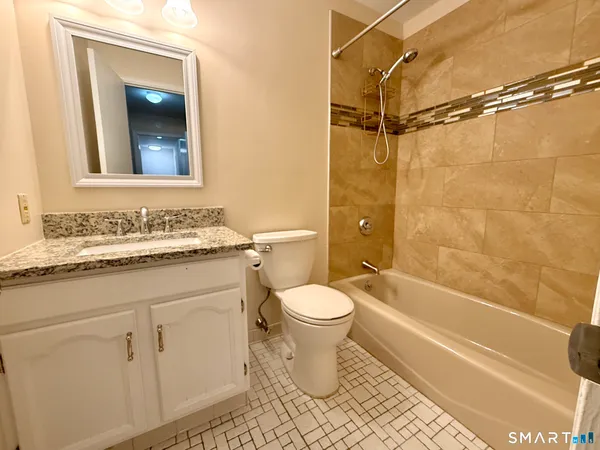 $2,200 | 3 Falmouth Court, Unit 3, Brookfield, CT 06804