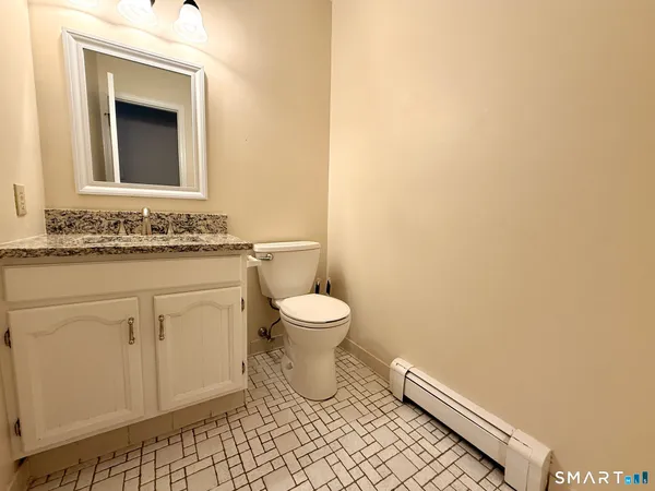 $2,200 | 3 Falmouth Court, Unit 3, Brookfield, CT 06804