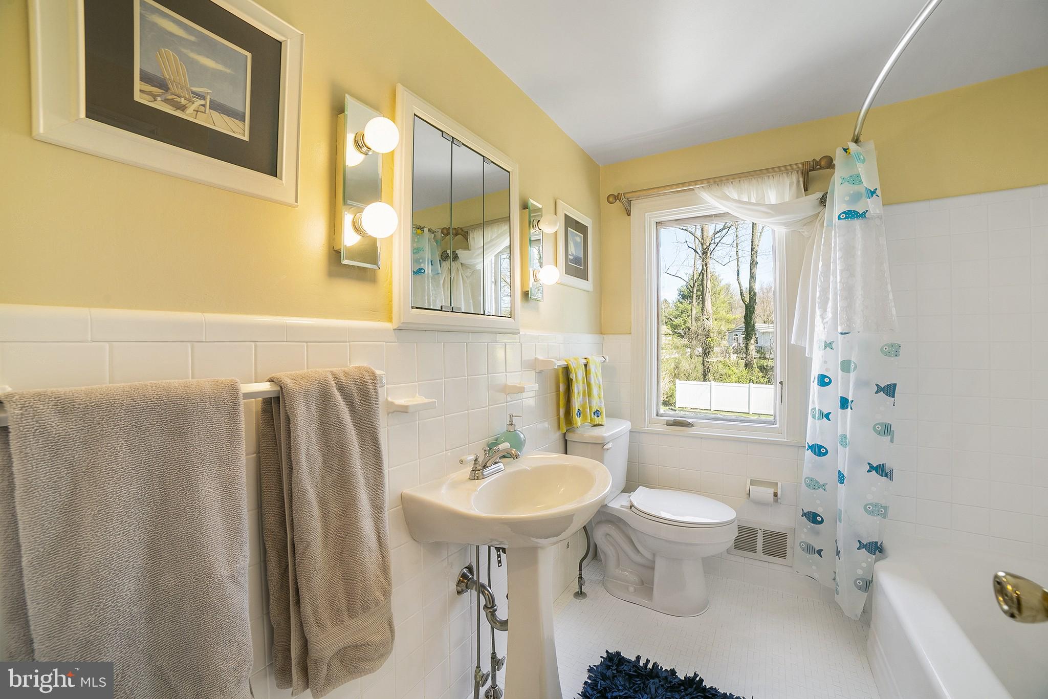 828 Merrill Road Ambler, PA 19002 - Photo 23 of 31 Bathroom-2nd floor