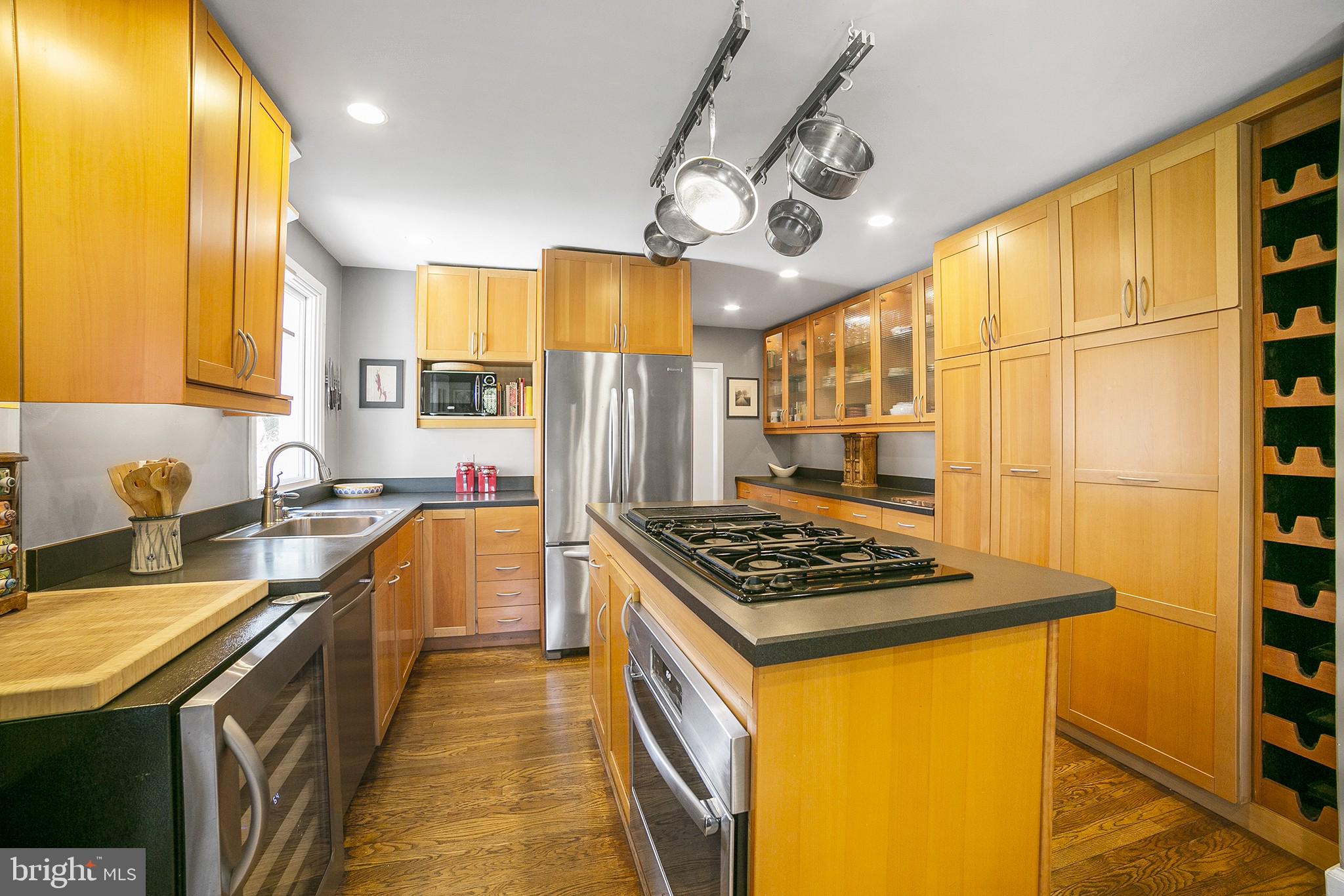 828 Merrill Road Ambler, PA 19002 - Photo 9 of 31 Kitchen- loads of cabinet space