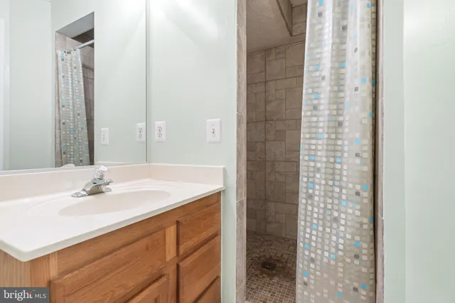 $700,000 | 5710 Rhode Island Drive, Woodbridge, VA 22193