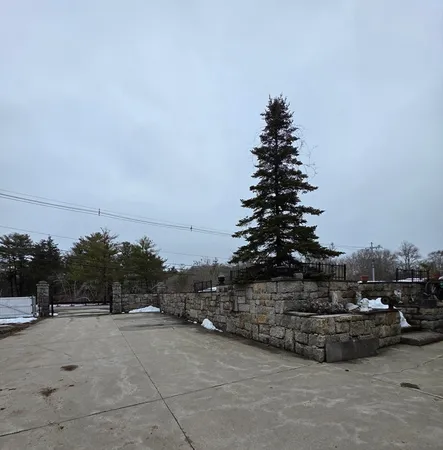 $5,000 | 700 Old Fall River Road, Unit 12, Dartmouth, MA 02747